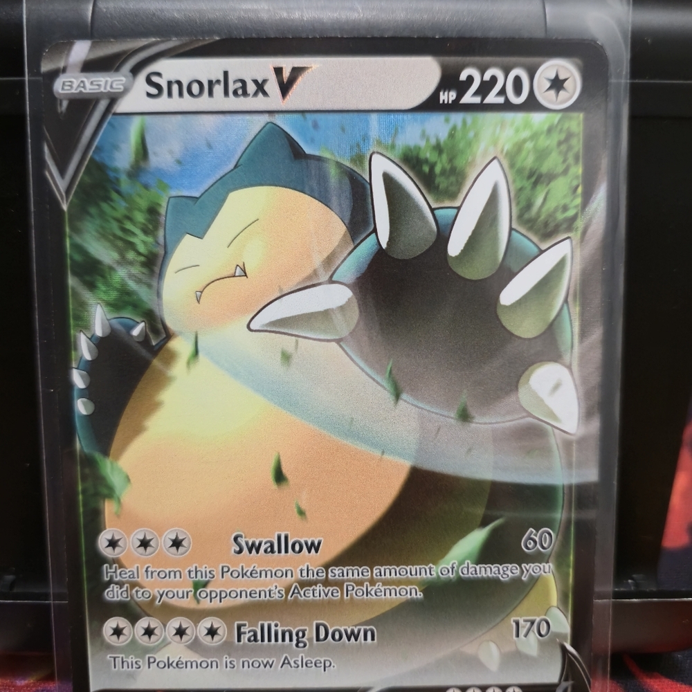 Snorlax V Pokémon Card
